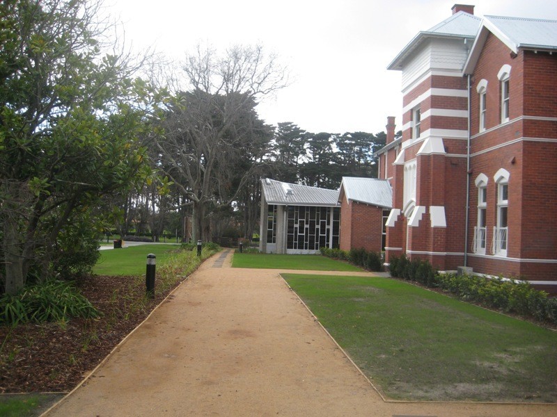 8/3 Evergreen Circuit, Cheltenham VIC 3192