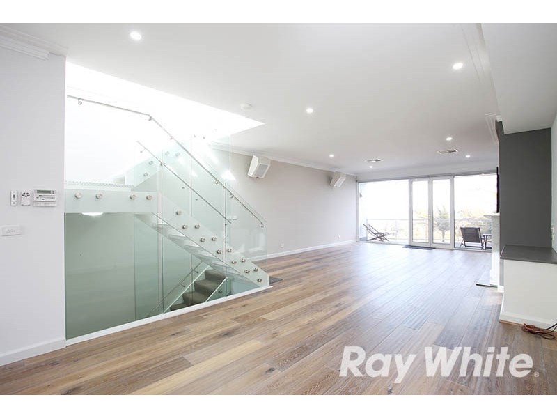 56E Beach Road, Hampton VIC 3188