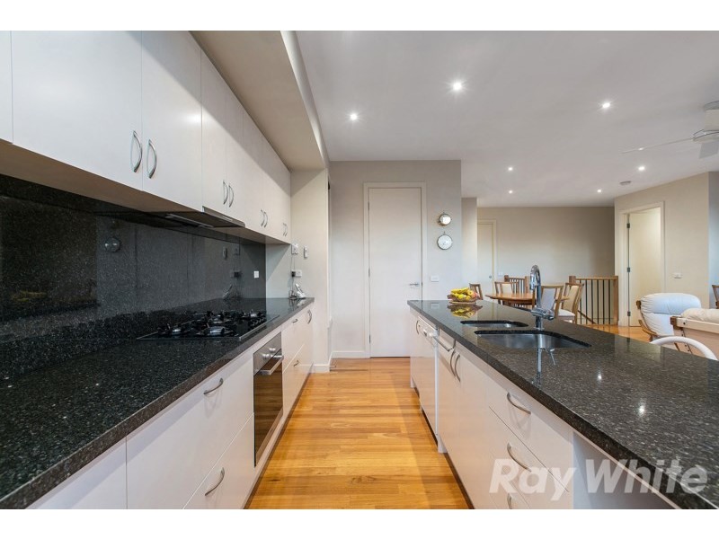 2/52 Beach Road, Mentone VIC 3194