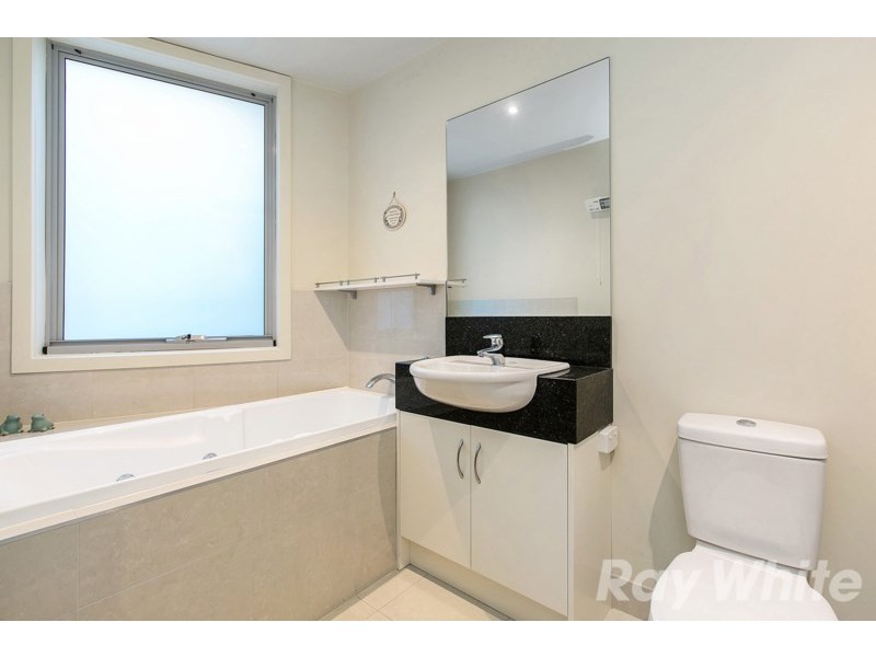 2/52 Beach Road, Mentone VIC 3194