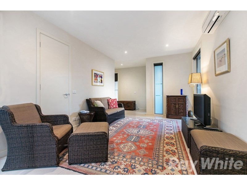 2/52 Beach Road, Mentone VIC 3194