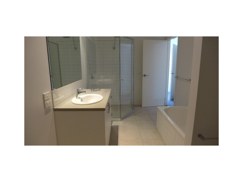 2/279 Charman Road, Cheltenham VIC 3192