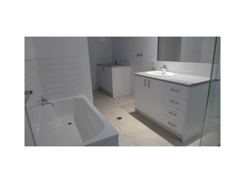 2/279 Charman Road, Cheltenham VIC 3192