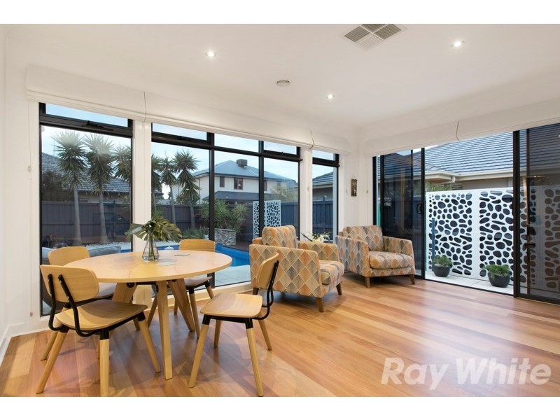 21 Island Point Avenue, Waterways VIC 3195