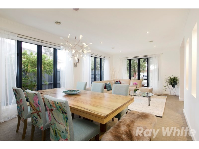 21 Island Point Avenue, Waterways VIC 3195