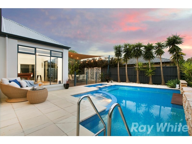 21 Island Point Avenue, Waterways VIC 3195
