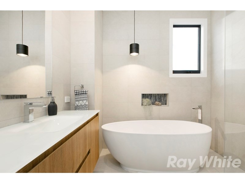 21 Island Point Avenue, Waterways VIC 3195