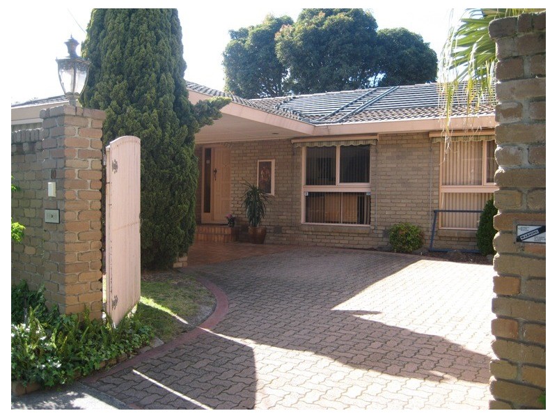 10 Timms Crescent, Dingley Village VIC 3172