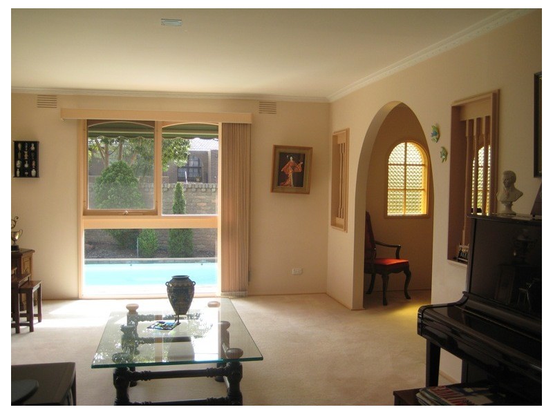 10 Timms Crescent, Dingley Village VIC 3172