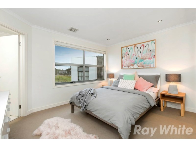 5 Ashberg Drive, Waterways VIC 3195