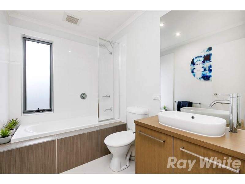 5 Ashberg Drive, Waterways VIC 3195