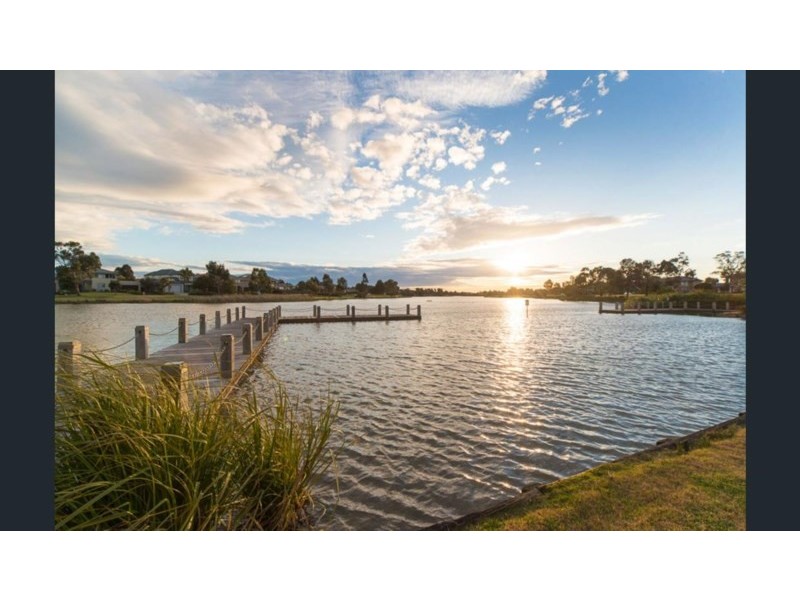 5 Ashberg Drive, Waterways VIC 3195