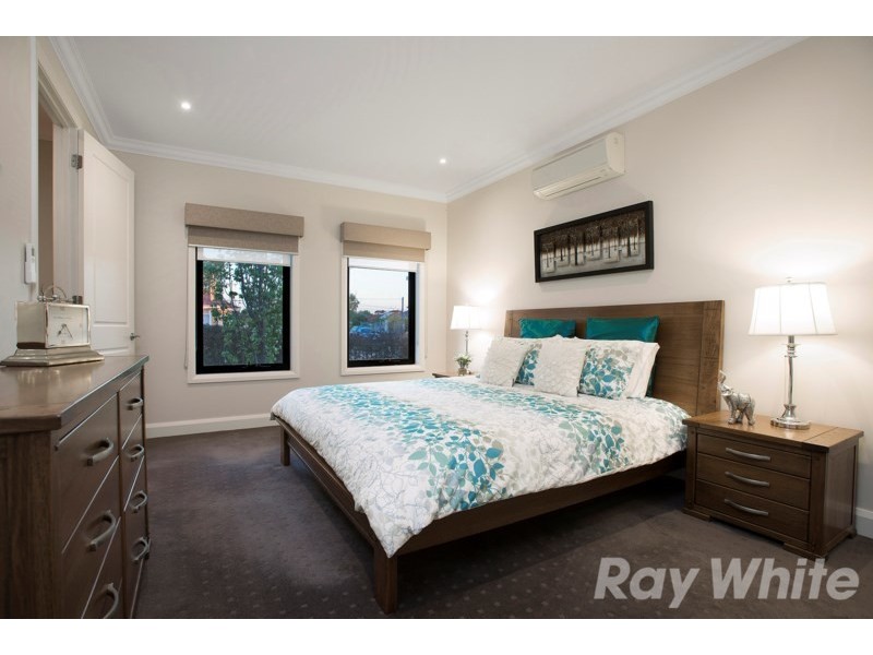 1 Eila Close, Cheltenham VIC 3192