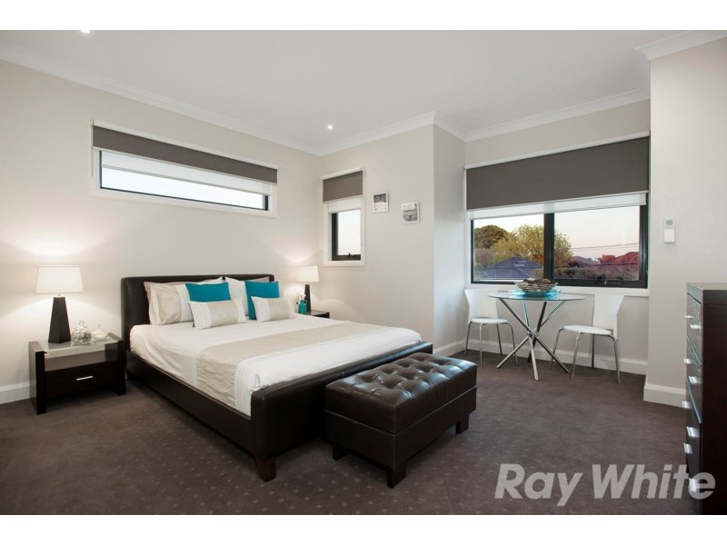 1 Eila Close, Cheltenham VIC 3192