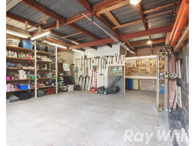 15 Farm Road, Cheltenham VIC 3192