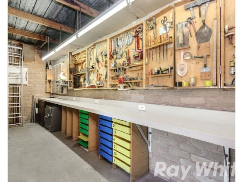 15 Farm Road, Cheltenham VIC 3192