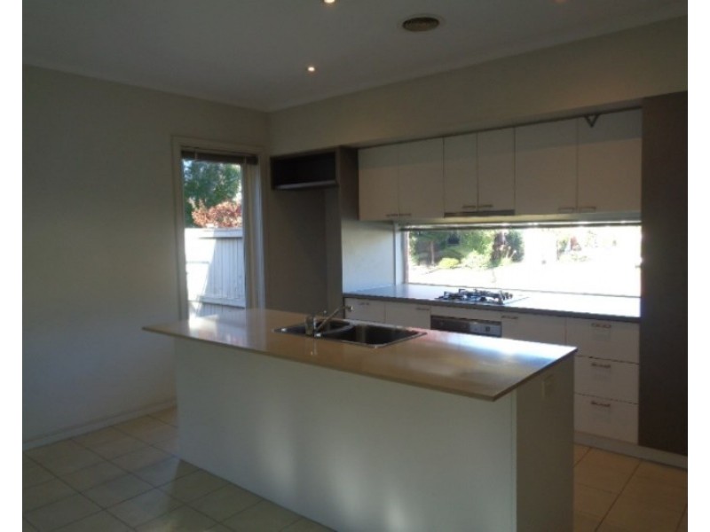 15 Birkdale Avenue, Heatherton VIC 3202