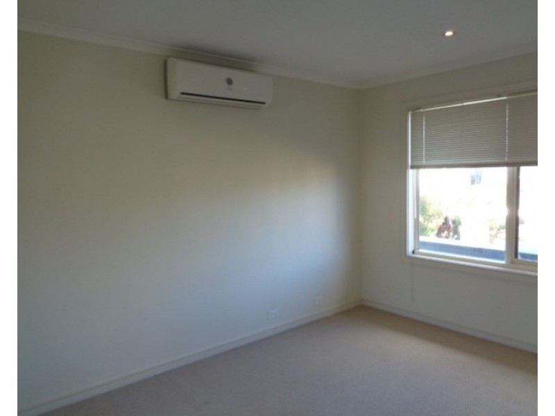 15 Birkdale Avenue, Heatherton VIC 3202