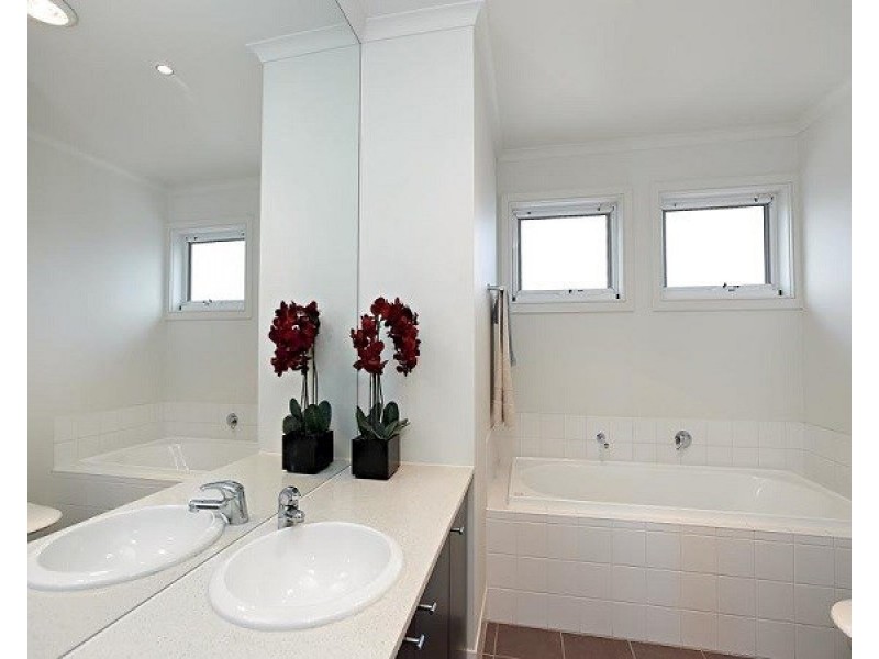 13 Carnoustie Parade, Heatherton VIC 3202