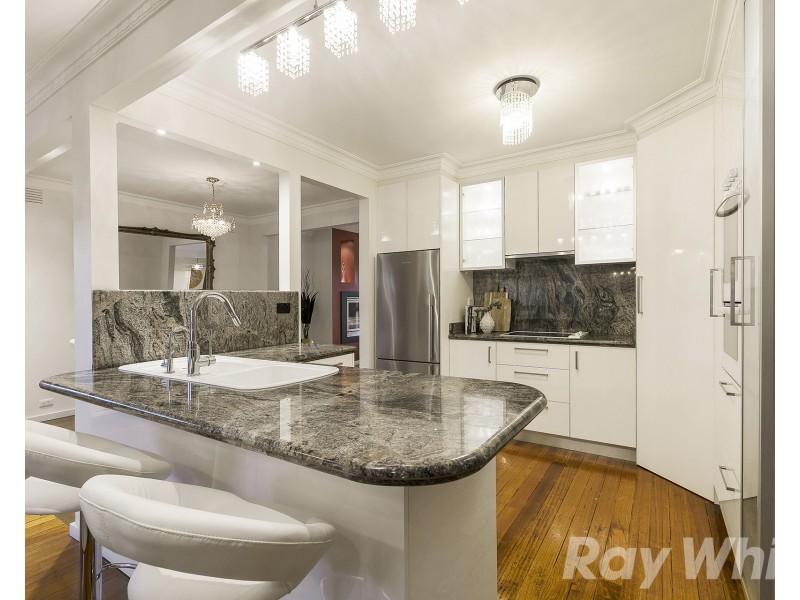 46 Snowdon Drive, Cheltenham VIC 3192