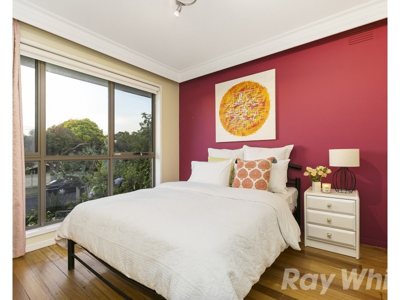 46 Snowdon Drive, Cheltenham VIC 3192