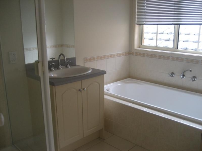 6 Kingsland Close, Dingley Village VIC 3172