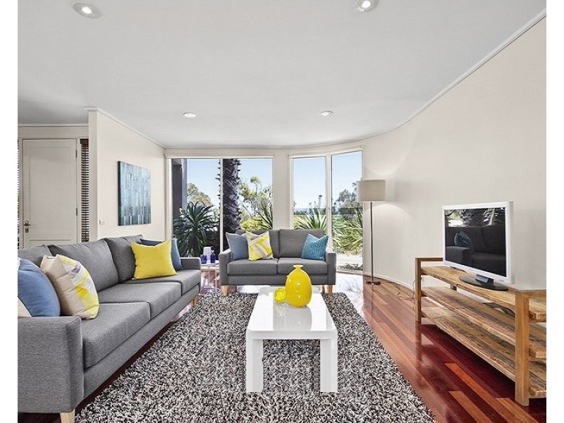 2/77 Beach Road, Mentone VIC 3194