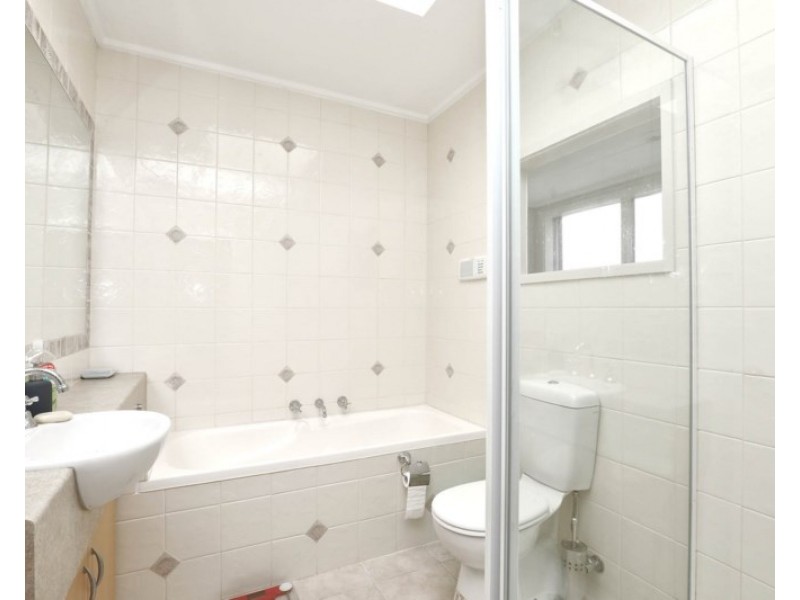 2/77 Beach Road, Mentone VIC 3194