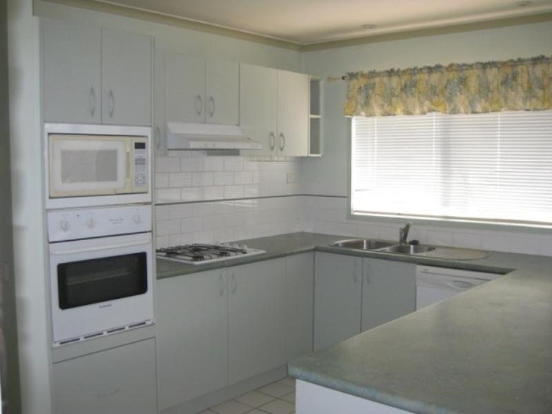 2/21 Charles Street, Cheltenham VIC 3192