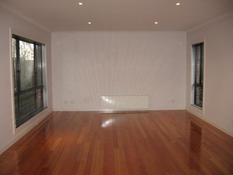 2/15 Dermot Street, Oakleigh South VIC 3167