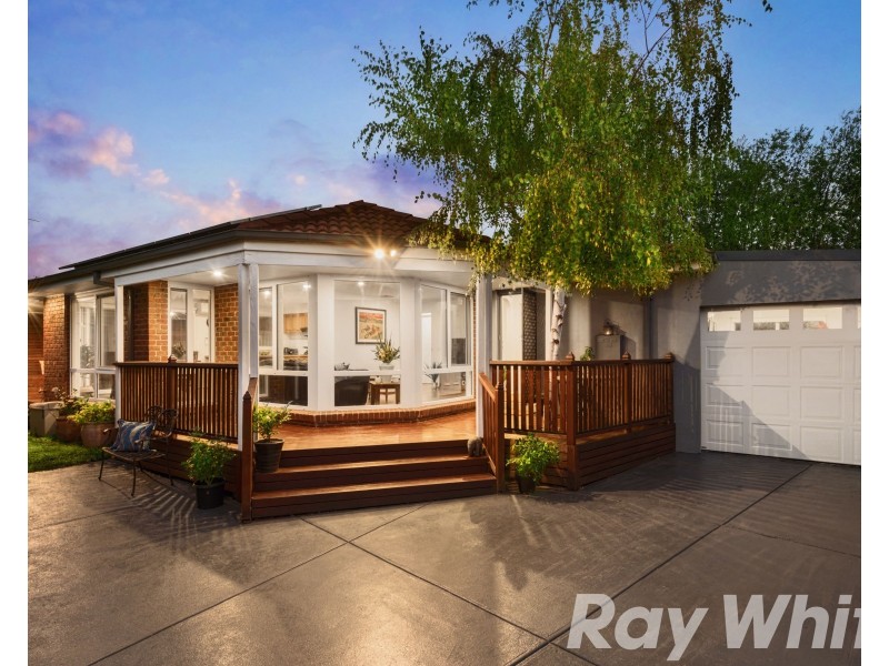 2/18 Widdop Crescent, Hampton East VIC 3188