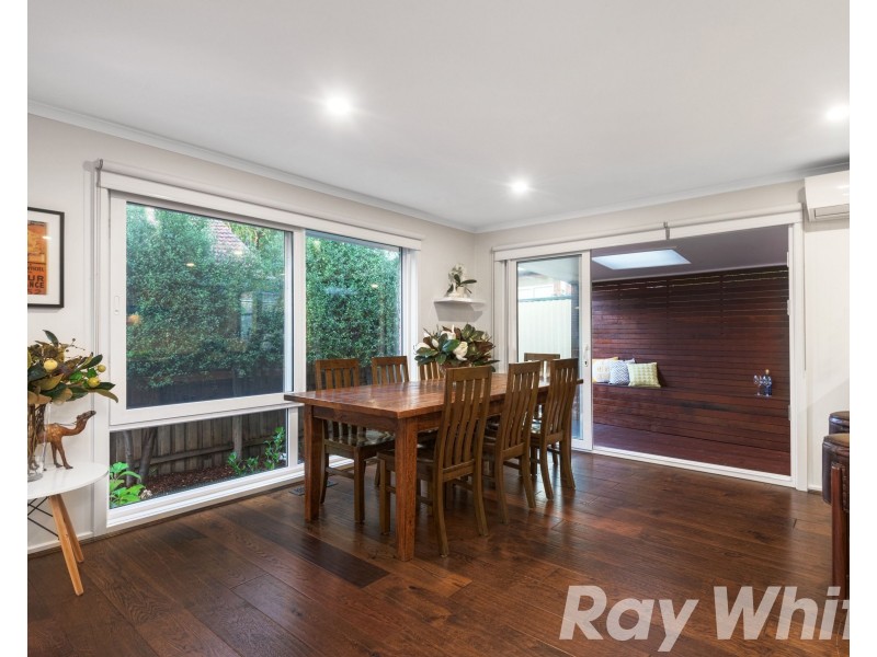 2/18 Widdop Crescent, Hampton East VIC 3188