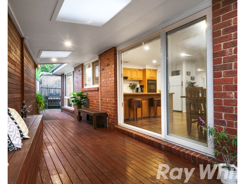 2/18 Widdop Crescent, Hampton East VIC 3188