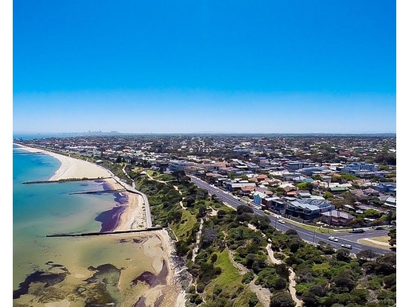 2/18 Widdop Crescent, Hampton East VIC 3188