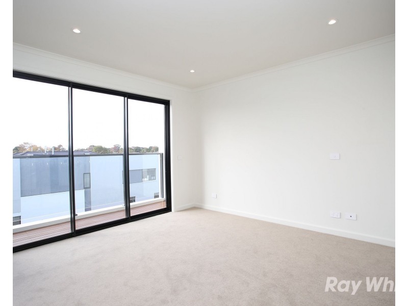 61 Pallisades Boulevard, Cheltenham VIC 3192