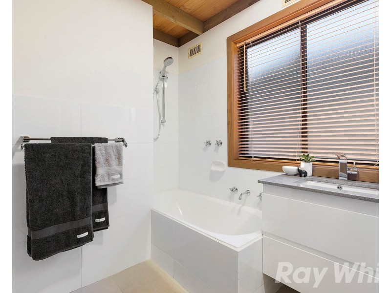 14 Kubis Crescent, Dingley Village VIC 3172