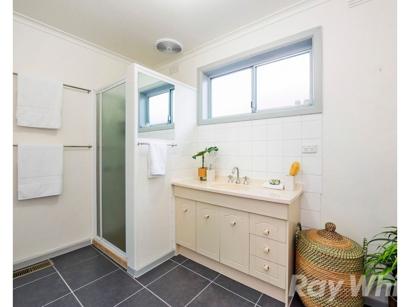 8 Evesham Road, Cheltenham VIC 3192