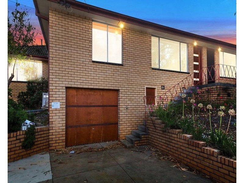 1/2 Barker Street, Cheltenham VIC 3192