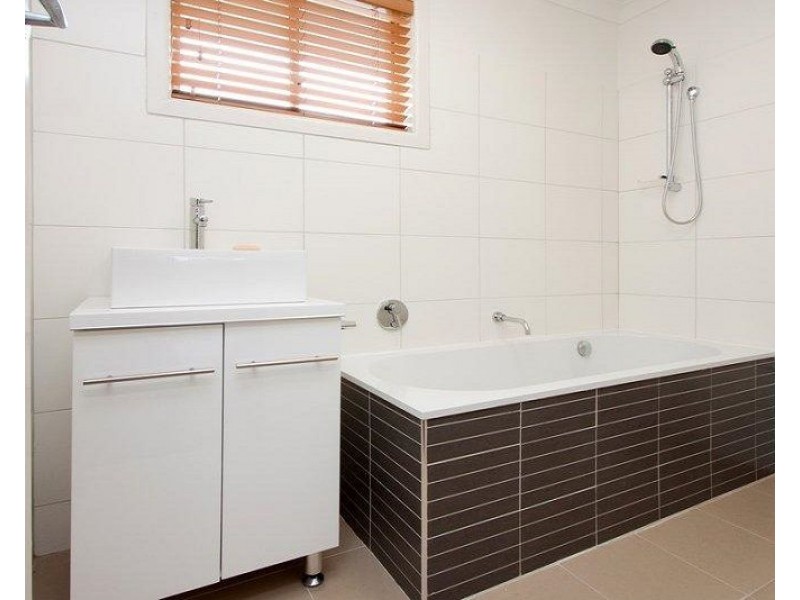 1/2 Barker Street, Cheltenham VIC 3192