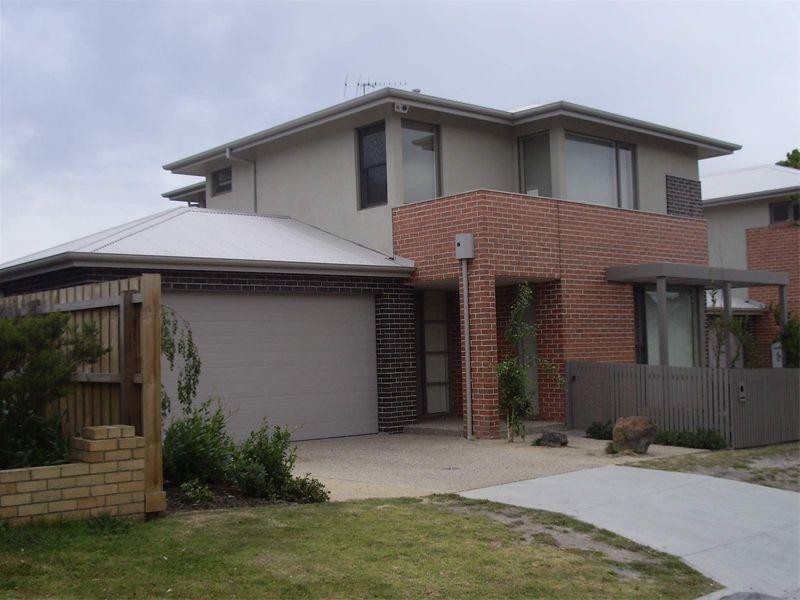 21 Walker Grove, Cheltenham VIC 3192