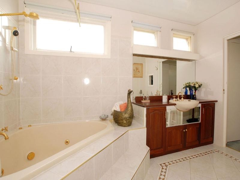 14 Coral Court, Cheltenham VIC 3192