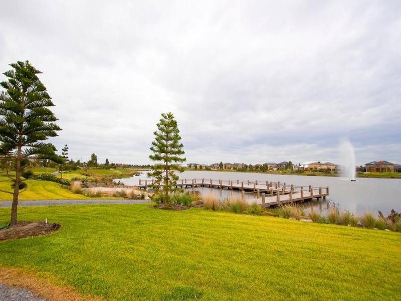16 Burdekin Boulevard, Waterways VIC 3195