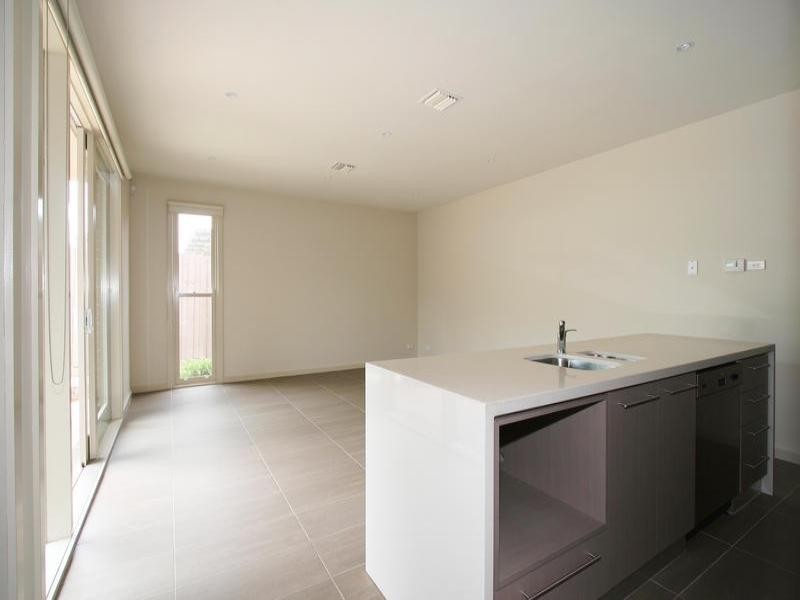 21 Walker Grove, Cheltenham VIC 3192