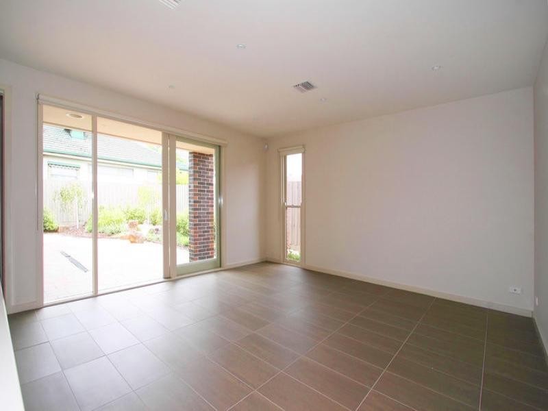 21 Walker Grove, Cheltenham VIC 3192