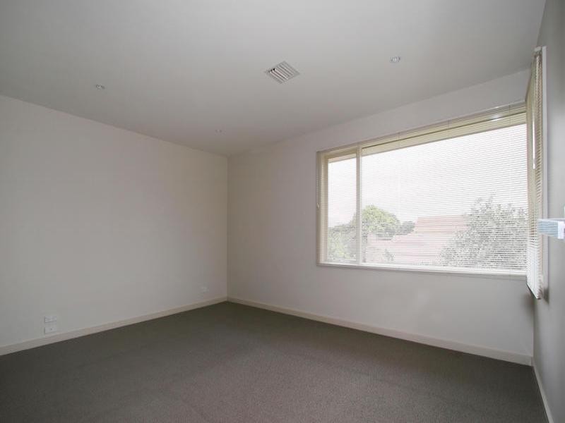 21 Walker Grove, Cheltenham VIC 3192
