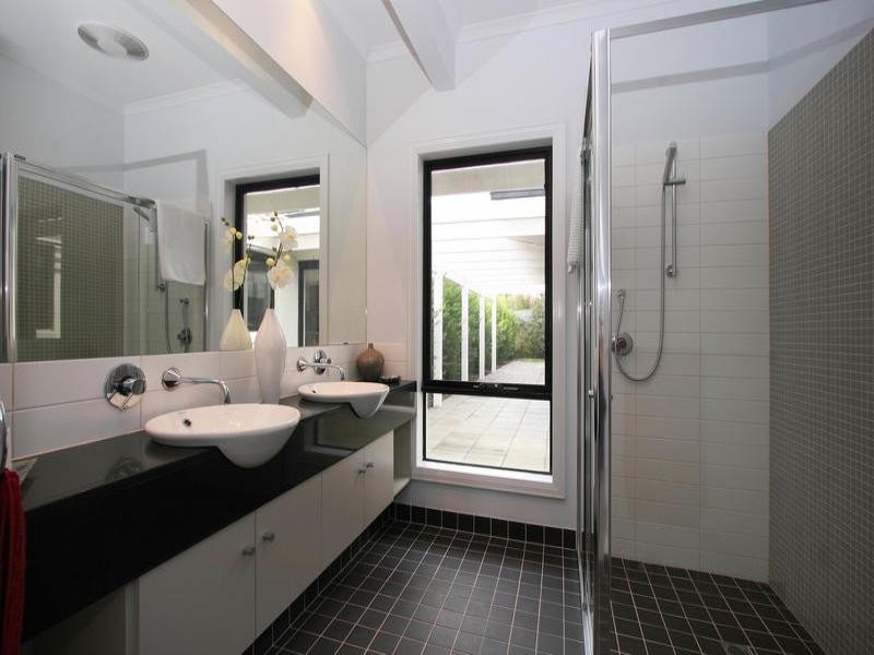 16 Burdekin Boulevard, Waterways VIC 3195