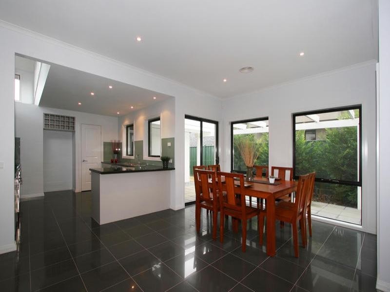 16 Burdekin Boulevard, Waterways VIC 3195