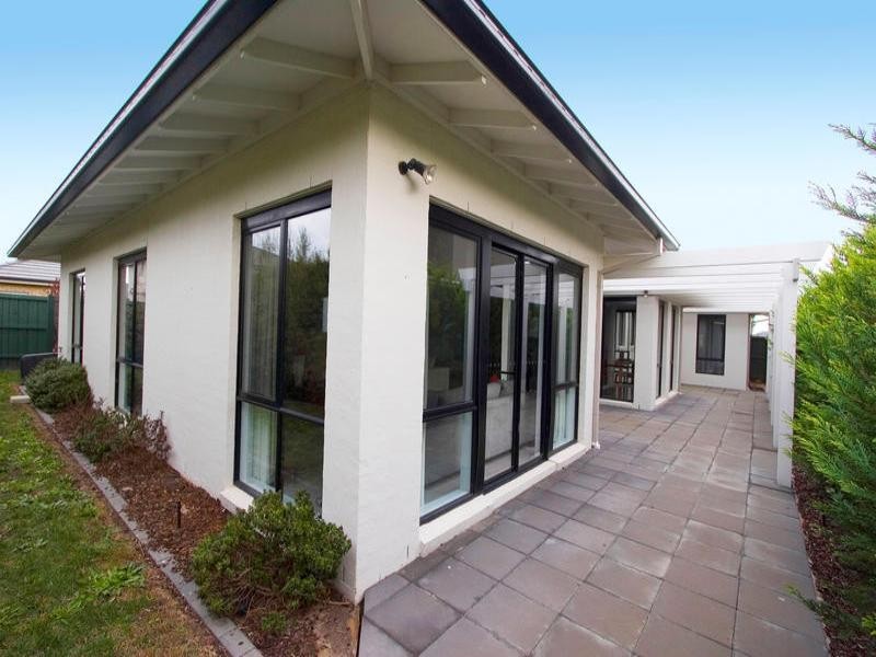 16 Burdekin Boulevard, Waterways VIC 3195