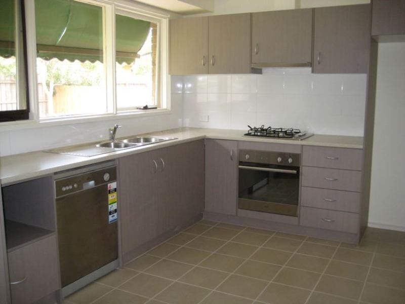 32 Village Drive, Dingley Village VIC 3172