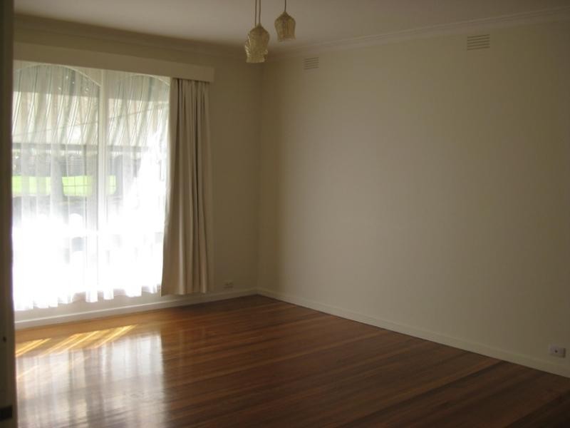 2/18 Jack Road, Cheltenham VIC 3192